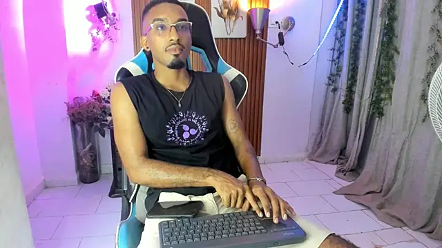 Snapshot of Darwin_mayo chatting on 17, 12, 2025 Darwin mayo online show from 17, 12, 2025