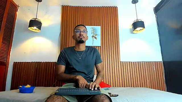 Snapshot of Darwin_mayo chatting on 20, 12, 2025 Darwin mayo online show from 20, 12, 2025