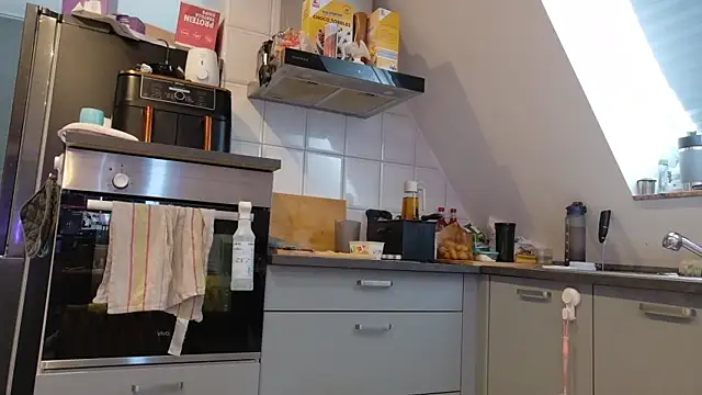 SweetTeenGirl online show from 10, 10, 2025