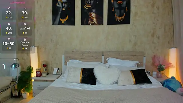 ParissHiltonX online show from 28, 10, 2025