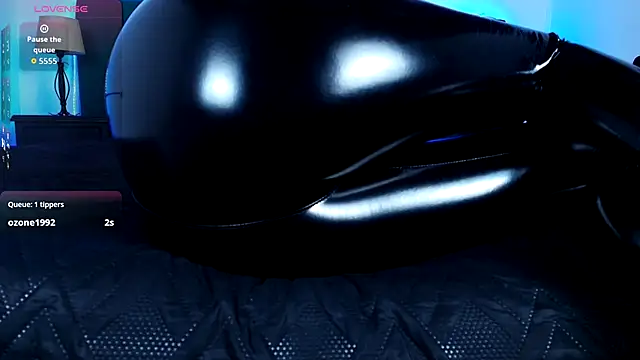 Alisse Moore online show from 4, 10, 2025