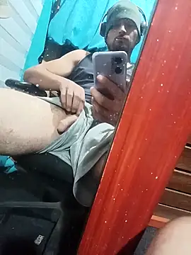 Snapshot of TUcalifa chatting on 9, 4, 2026 TUcalifa online show from 9, 4, 2026