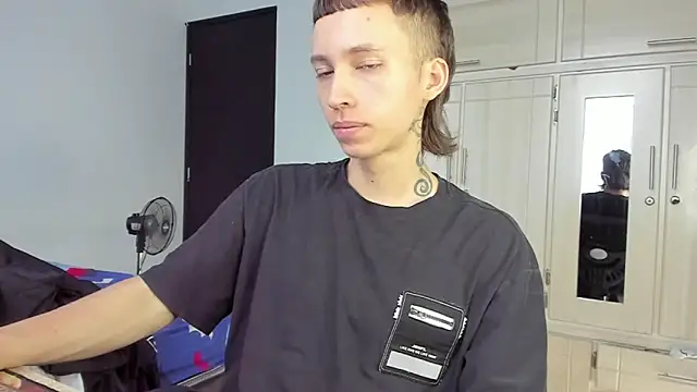 Snapshot of spacehumanz chatting on 17, 12, 2025 spacehumanz online show from 17, 12, 2025