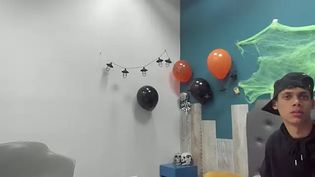 Snapshot of Ian1_ chatting on 23, 10, 2025 Ian1  online show from 23, 10, 2025