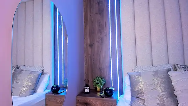 LucySalvatore  online show from 1, 11, 2025