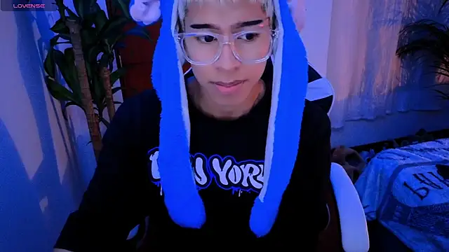 Snapshot of taichi_bluy chatting on 2, 10, 2025 taichi bluy online show from 2, 10, 2025