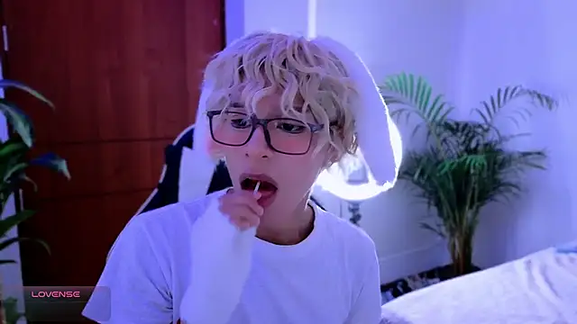 Snapshot of taichi_bluy chatting on 9, 10, 2025 taichi bluy online show from 9, 10, 2025