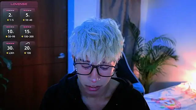 Snapshot of taichi_bluy chatting on 21, 10, 2025 taichi bluy online show from 21, 10, 2025