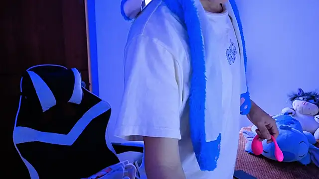 Snapshot of taichi_bluy chatting on 11, 11, 2025 taichi bluy online show from 11, 11, 2025