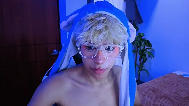 Snapshot of taichi_bluy chatting on 13, 11, 2025 taichi bluy online show from 13, 11, 2025