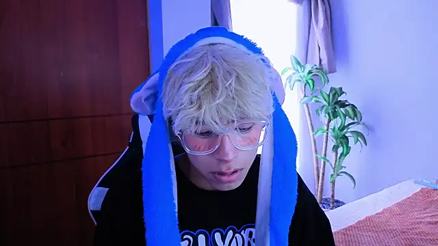 Snapshot of taichi_bluy chatting on 15, 11, 2025 taichi bluy online show from 15, 11, 2025