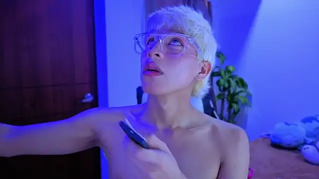 Snapshot of taichi_bluy chatting on 21, 11, 2025 taichi bluy online show from 21, 11, 2025