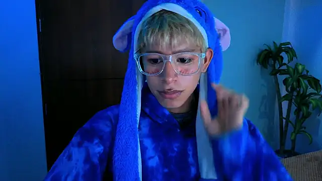 Snapshot of taichi_bluy chatting on 24, 11, 2025 taichi bluy online show from 24, 11, 2025