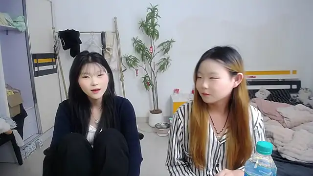 Snapshot of Babygirls523 chatting on 17, 10, 2025 Babygirls523 online show from 17, 10, 2025