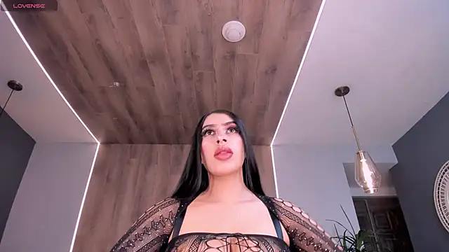 LeahLombardi  online show from 28, 11, 2025