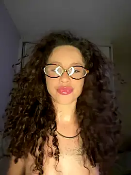 Snapshot of JhenneRouge chatting on 6, 11, 2025 JhenneRouge online show from 6, 11, 2025