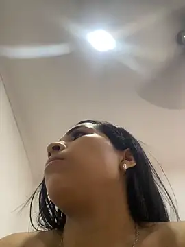 Snapshot of Rosa_25x chatting on 7, 5, 2026 Rosa 25x online show from 7, 5, 2026