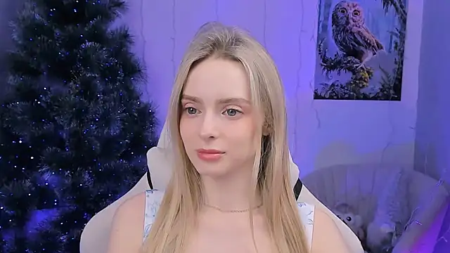 Snapshot of JuliaBrewwer chatting on 15, 12, 2025 JuliaBrewwer online show from 15, 12, 2025