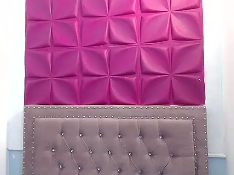 Snapshot of LyaCooper chatting on 10, 9, 2025 LyaCooper online show from 10, 9, 2025