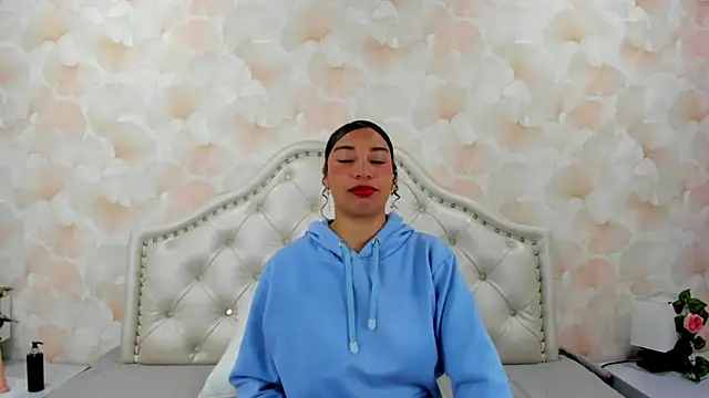 Snapshot of SofiaWhites chatting on 4, 5, 2026 SofiaWhites online show from 4, 5, 2026