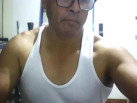 Snapshot of sexigym35 chatting on 4, 10, 2025 sexigym35 online show from 4, 10, 2025