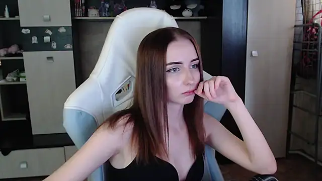 Cutti Crystal online show from 12, 11, 2025