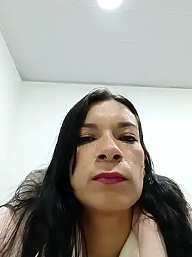 Snapshot of kim_lebanon chatting on 17, 12, 2025 kim lebanon online show from 17, 12, 2025