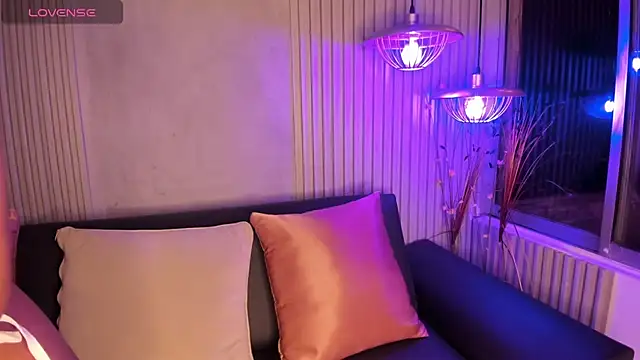 Snapshot of MarianaaSantos chatting on 21, 10, 2025 MarianaaSantos online show from 21, 10, 2025