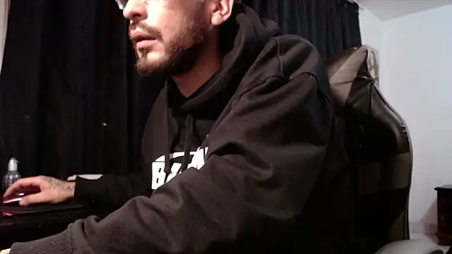 Snapshot of malek_xarx_ chatting on 12, 2, 2026 malek xarx online show from 12, 2, 2026