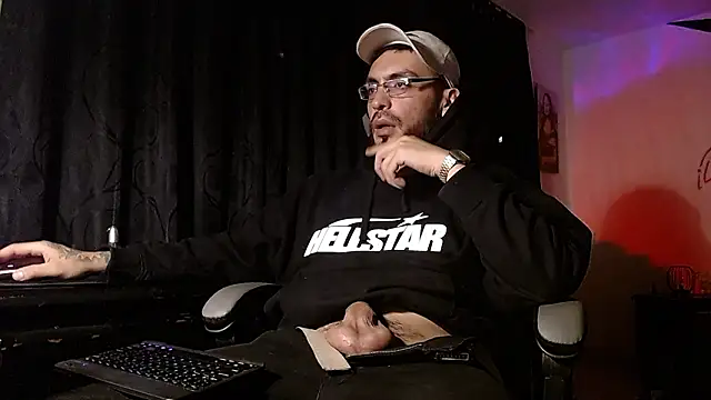 Snapshot of malek_xarx_ chatting on 15, 2, 2026 malek xarx online show from 15, 2, 2026