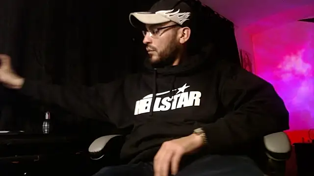 Snapshot of malek_xarx_ chatting on 16, 2, 2026 malek xarx online show from 16, 2, 2026