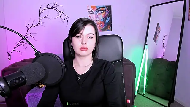 Snapshot of violett_queen12 chatting on 9, 11, 2025 violett queen12 online show from 9, 11, 2025