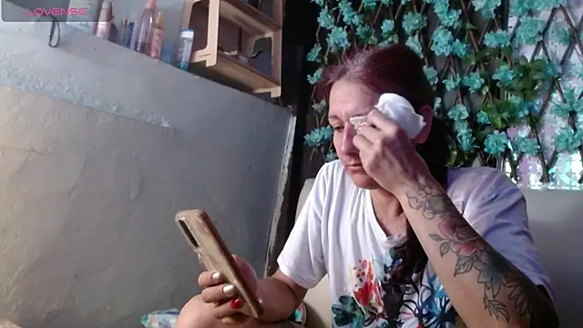 Snapshot of darling_hott chatting on 3, 7, 2026 darling hott online show from 3, 7, 2026