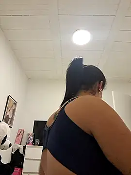 Samantha hotly online show from 12, 3, 2026