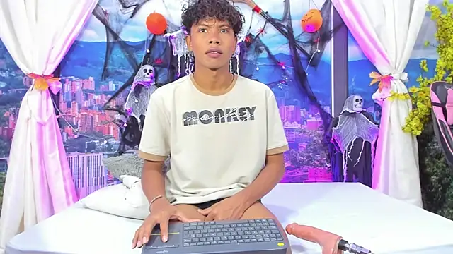 MilthonDelis online show from 28, 10, 2025