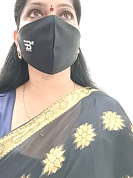 Snapshot of shivani27 chatting on 11, 9, 2025 shivani27 online show from 11, 9, 2025