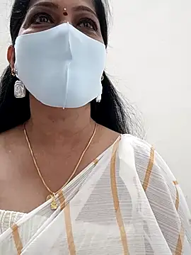 Snapshot of shivani27 chatting on 15, 9, 2025 shivani27 online show from 15, 9, 2025