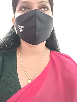 Snapshot of shivani27 chatting on 18, 9, 2025 shivani27 online show from 18, 9, 2025