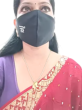 Snapshot of shivani27 chatting on 26, 9, 2025 shivani27 online show from 26, 9, 2025