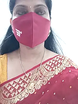 Snapshot of shivani27 chatting on 4, 10, 2025 shivani27 online show from 4, 10, 2025