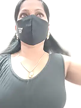 Snapshot of shivani27 chatting on 7, 10, 2025 shivani27 online show from 7, 10, 2025