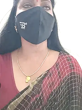 Snapshot of shivani27 chatting on 27, 11, 2025 shivani27 online show from 27, 11, 2025