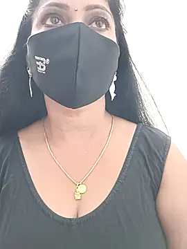 Snapshot of shivani27 chatting on 1, 12, 2025 shivani27 online show from 1, 12, 2025