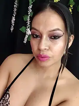 Snapshot of AntonelaMorriz chatting on 6, 5, 2026 AntonelaMorriz online show from 6, 5, 2026