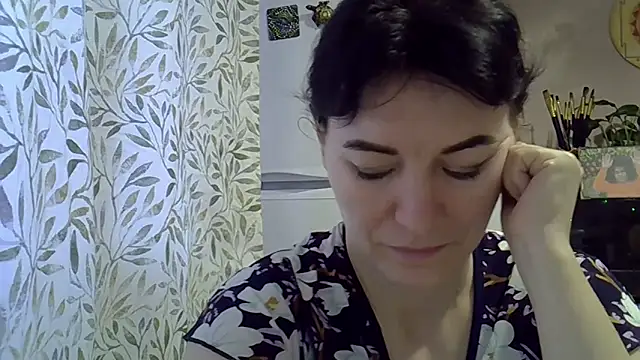 Krystal 82 online show from 1, 12, 2025