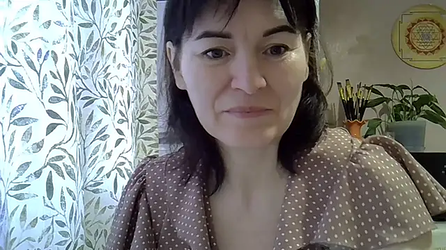 Krystal 82 online show from 4, 12, 2025