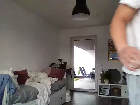 Snapshot of Mrlarox chatting on 8, 9, 2025 Mrlarox online show from 8, 9, 2025