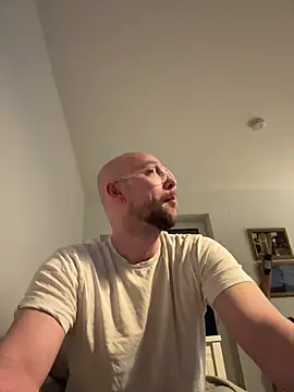 Snapshot of Mrlarox chatting on 23, 3, 2026 Mrlarox online show from 23, 3, 2026