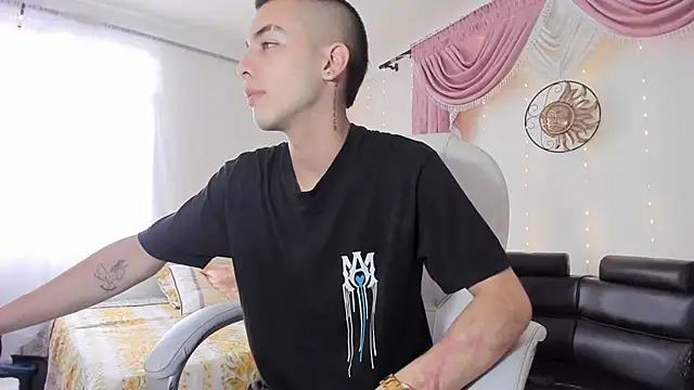 Dereck Boy8 online show from 7, 10, 2025