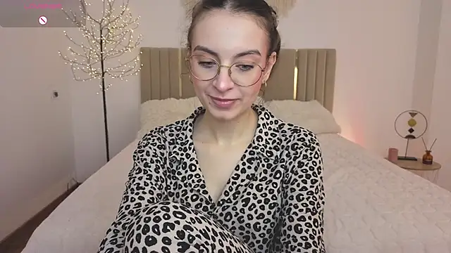 Snapshot of Real_cutie1 chatting on 24, 4, 2026 Real cutie1 online show from 24, 4, 2026